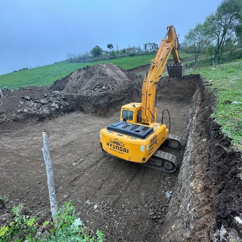 İç ve dış cephe tadilatları, güçlendirme uygulamaları, zemin ve temel hazırlıkları ile yapılarınıza değer katıyoruz.
Hafriyat ve altyapı çalışmalarını çevreye duyarlı ve güvenli yöntemlerle gerçekleştiriyoruz.